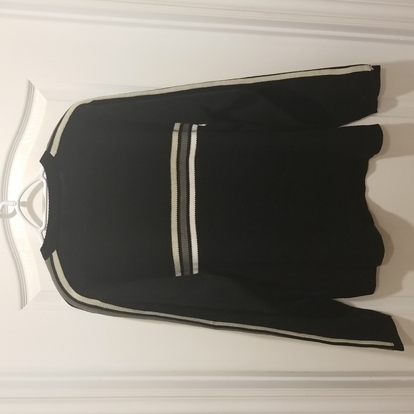 Knit pullover Vneck sweater - Picture 2 of 5